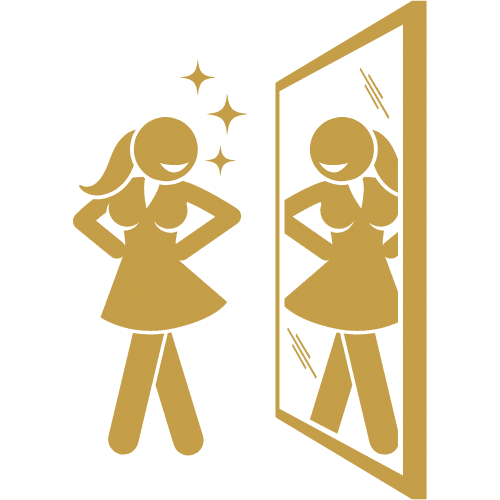 Deluxe Mentoring - Selbstbewusstsein steigern | Frau schaut sich im Spiegel an uns lächelt