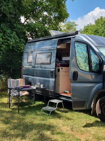 Grace auf einem Stellplatz in Frankreich